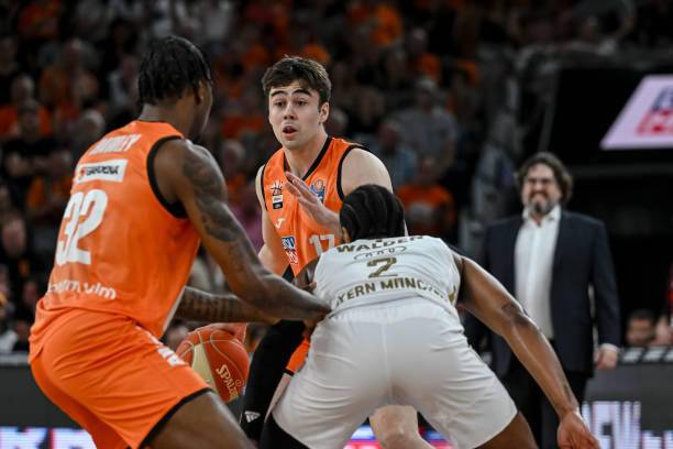 防守反击策 防守反击策