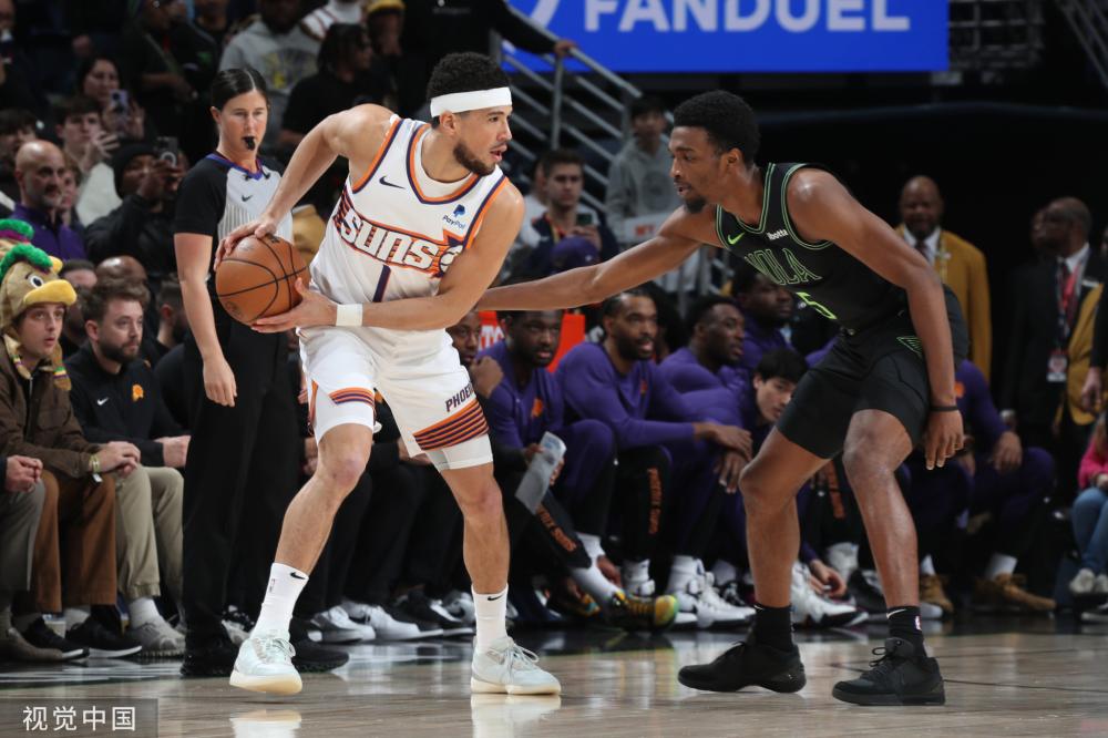 她凭借顽强 她凭借顽强